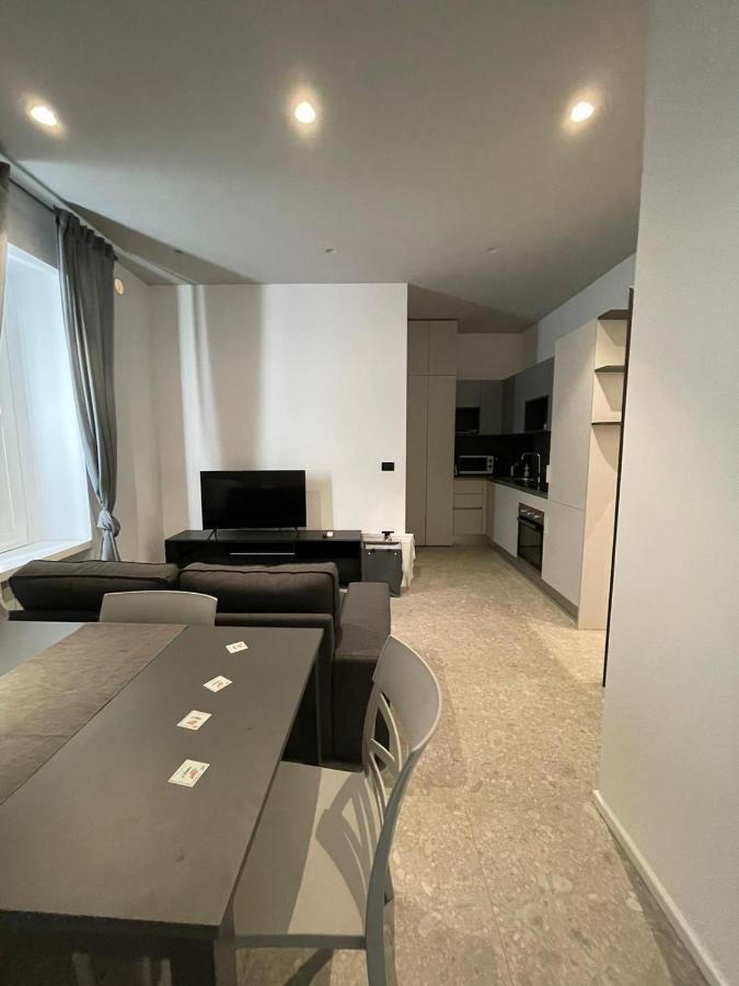 De Luca 6 Apartments Salerno Exterior photo