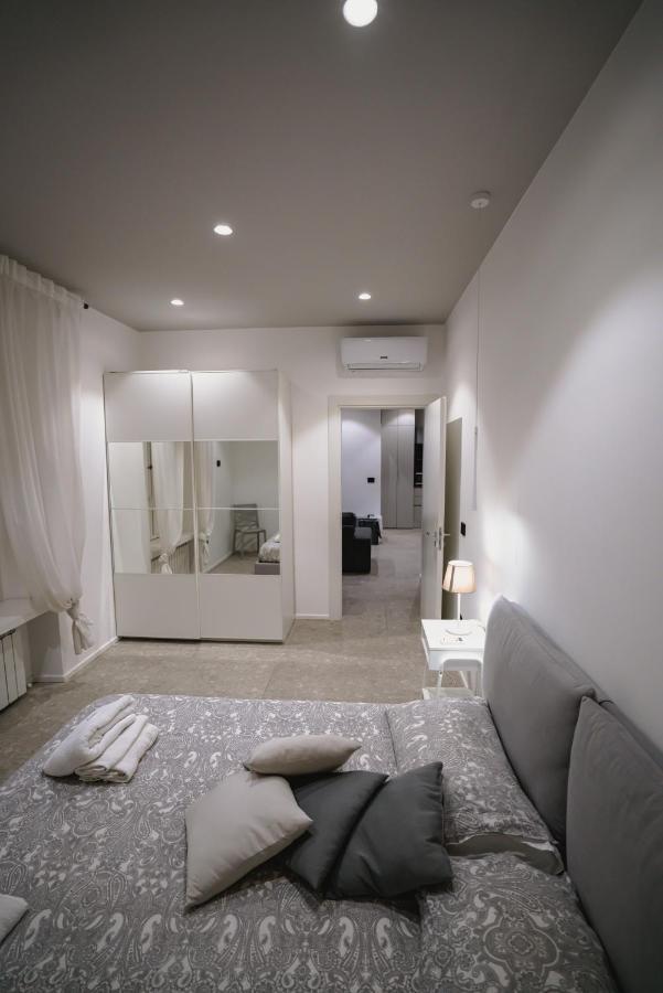 De Luca 6 Apartments Salerno Exterior photo