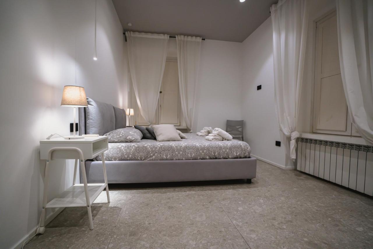 De Luca 6 Apartments Salerno Exterior photo