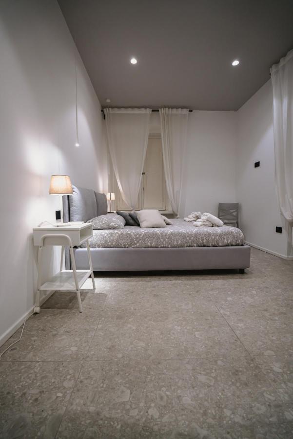 De Luca 6 Apartments Salerno Exterior photo