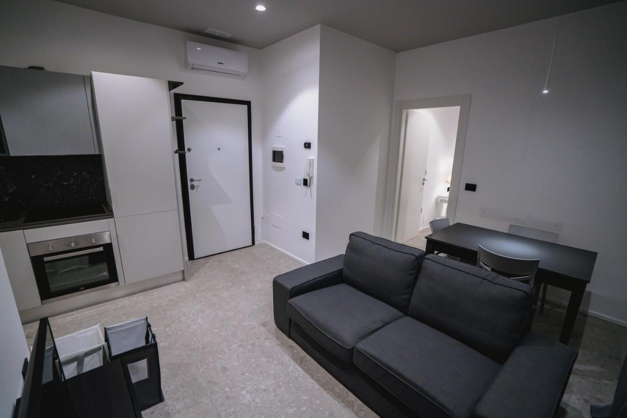 De Luca 6 Apartments Salerno Exterior photo
