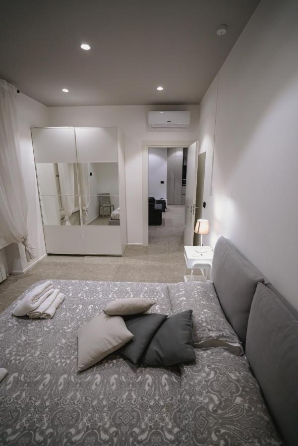 De Luca 6 Apartments Salerno Exterior photo