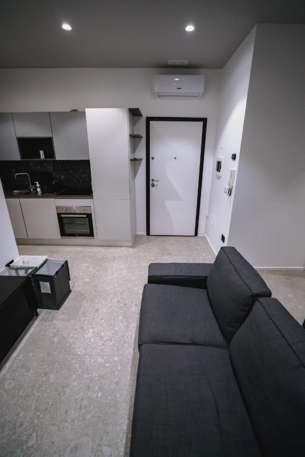 De Luca 6 Apartments Salerno Exterior photo